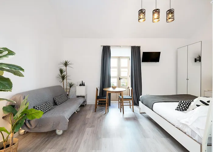 H2M Hiniestrosa Studio French Balcony Aacc Wifi