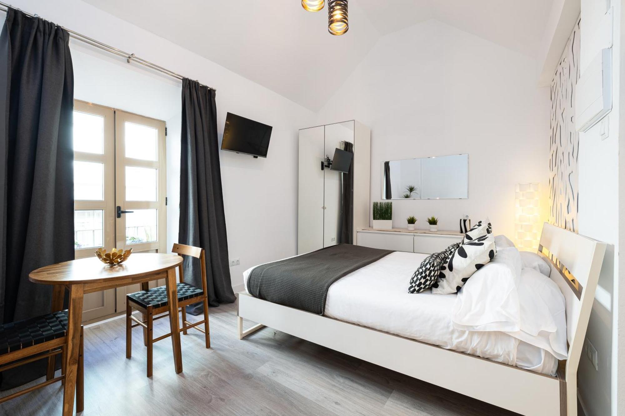 H2m Hiniestrosa French Balcony Aacc Wifi